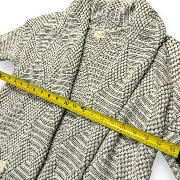 A New Day Cozy Gray and White Geometric Pattern Print Relaxed Fit Open Cardigan - Picture 14 of 16